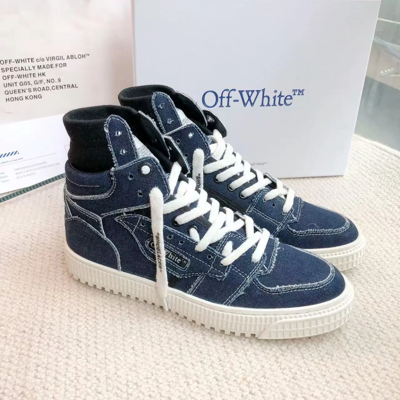 Men's shoes💰620 OFF WHITE ⚡️Couple style⚡️🍓New color🍓 The latest spring model of Gaobang street casual Martin style masterpiece, released the highest quality version on the market 👊 Series original mold opening, original lasting, production technology 1:1 original ➰🔜The best choice for more and more celebrities and Internet celebrities🔸In the classics Changes in the code🔸Innovate in the trend🔸Strive to break away from the shackles of bad street design🔝Although he is not the originator of fashion design, he is definitely a shining dark horse in avant-garde design🐴🆙Do not follow the trend🔅Not universal beauty🔅 Fabric💯First-layer cowhide Lining💯Imported skin-friendly and environmentally friendly polyester mesh Foot pads💯Original molded high-elastic environmentally friendly molding pads Midsole💯Original sleeve lasting process Outsole💯Rubber outsole Packaging💯Official website synchronizes a full set of packaging (brand wrapping paper, brand certificate, brand bag) code number 35-44, 45 customized